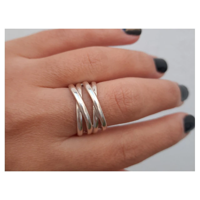 Anillo de plata entrelazado sin movimiento