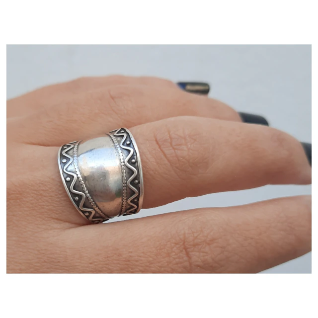 Anillo de plata ancho diseño