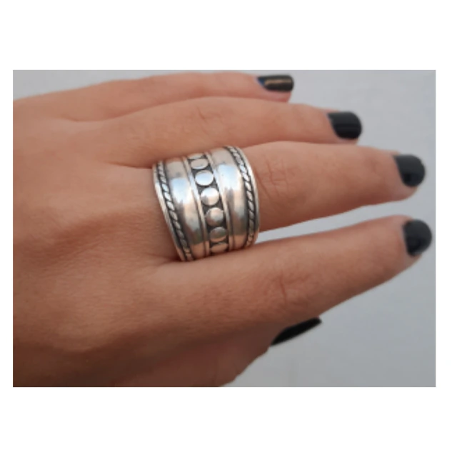 Anillo de plata ancho diseño