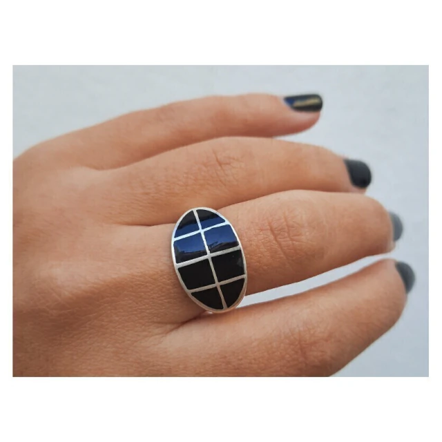 Anillo de plata y nácar