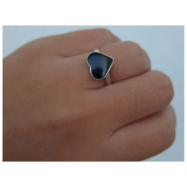 Anillo de plata corazón piedra