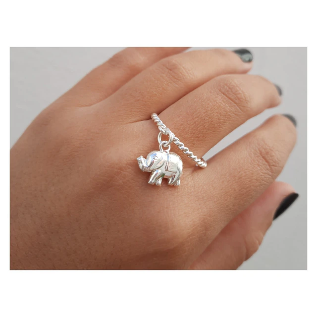 Anillo de plata con dije elefante