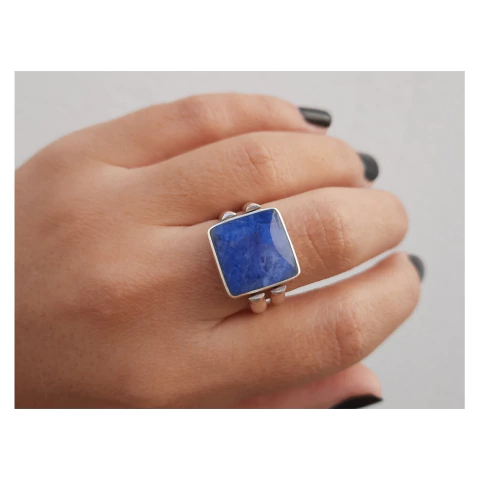 Anillo de plata y piedra natural