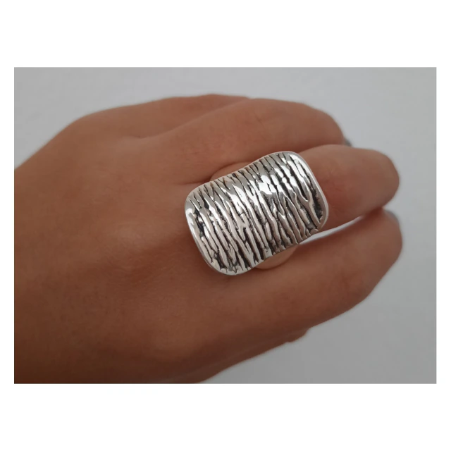 Anillo de plata inflada rectangular