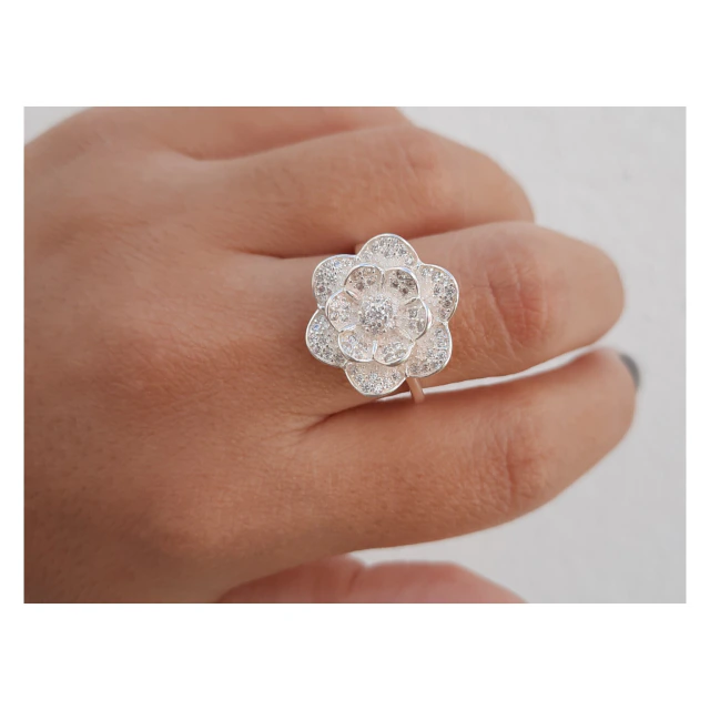 Anillo de plata flor