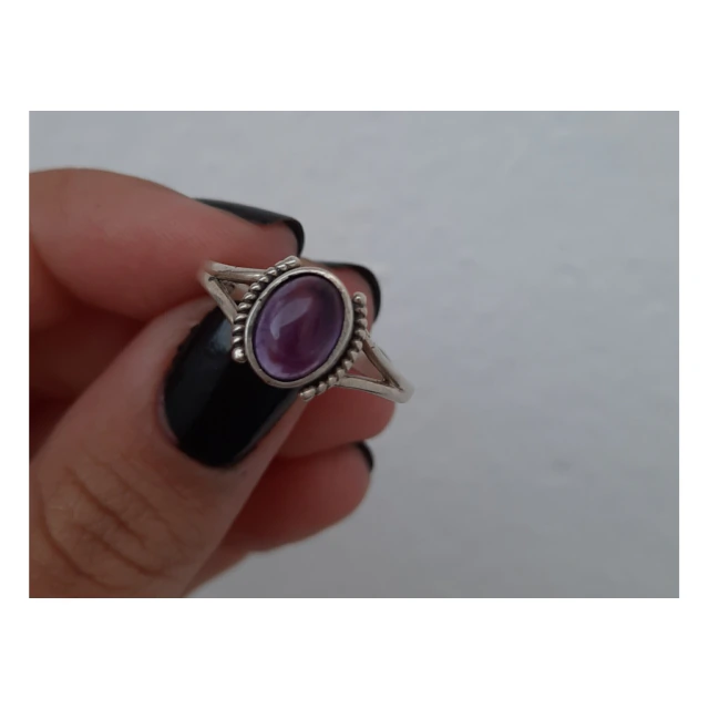 Anillo de plata y piedra natural amatista