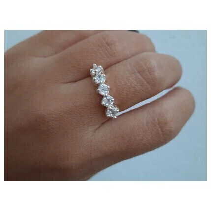 Anillo de plata y piedra