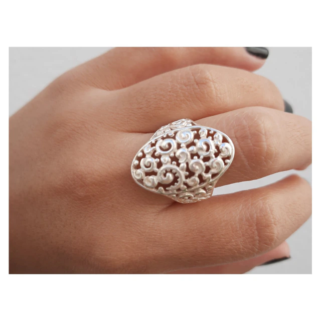 Anillo de plata calado ovalo