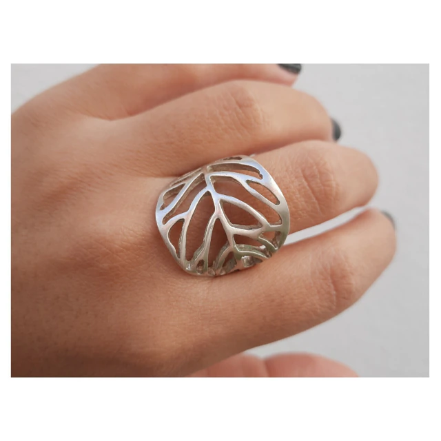 Anillo de plata hoja