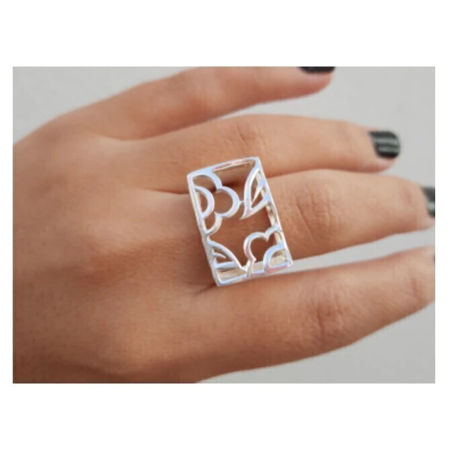 Anillo de plata rectangular calado