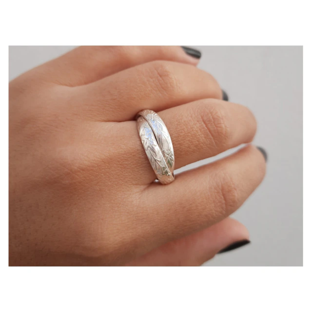 Anillo de plata entrelazado doble