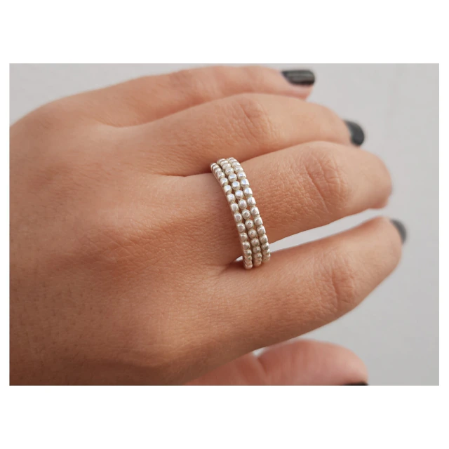 Anillo de plata cinta bolitas triple