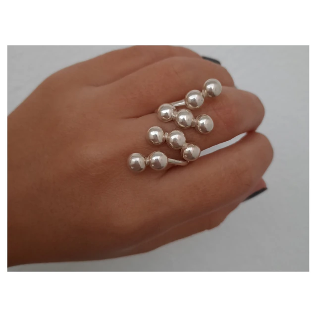 Anillo de plata elegante bolitas