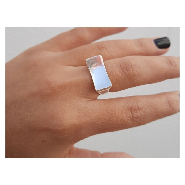 Anillo de plata cinta