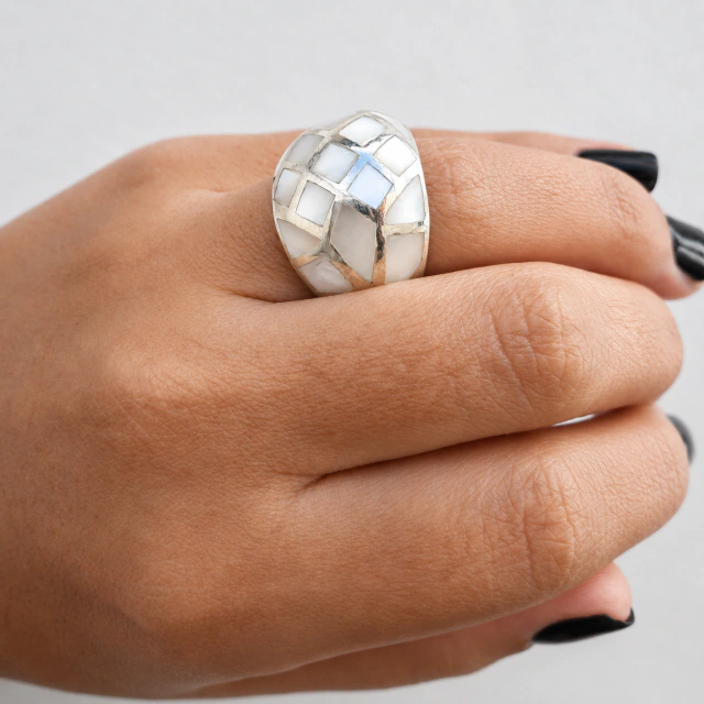 Anillo de plata nácar bombé