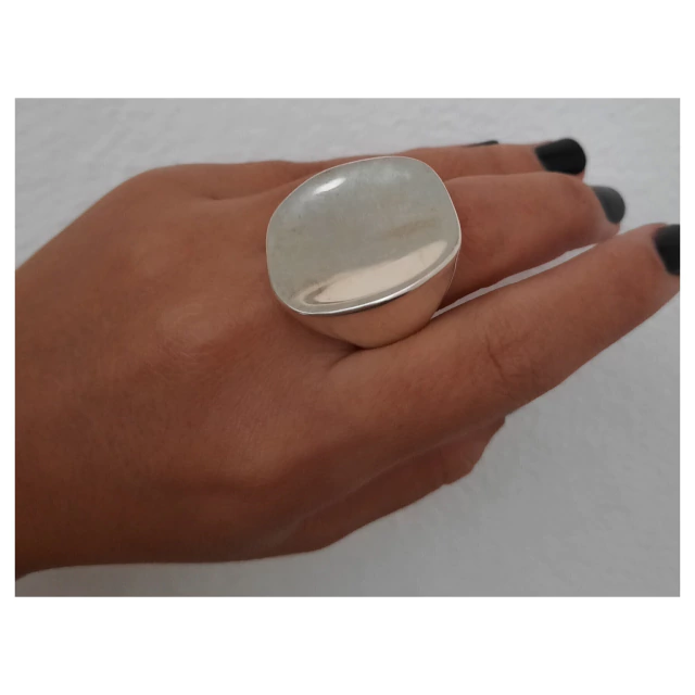 Anillo de plata inflada irregular