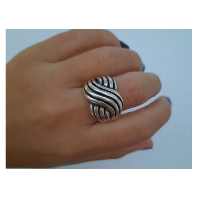 Anillo de plata inflada entrelazado