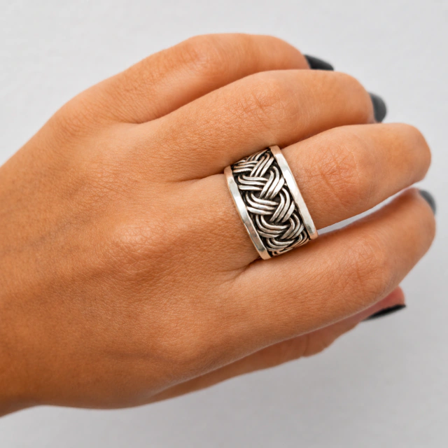 Anillo de plata trenzado