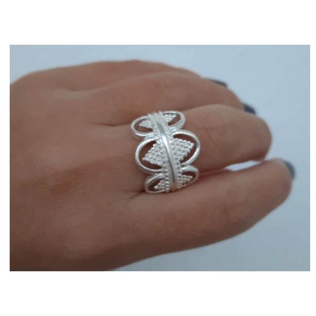 Anillo de plata moderno