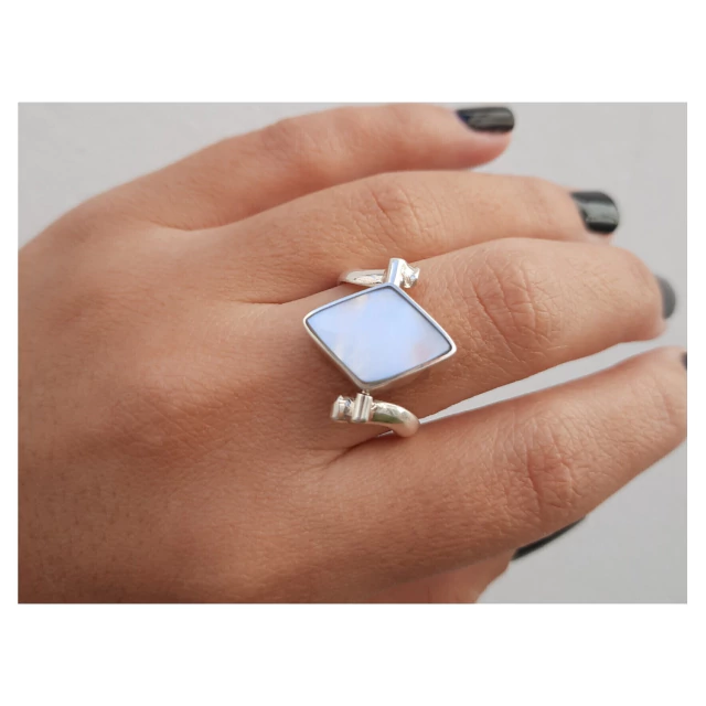 Anillo de plata peruana reversible nacar y piedra natural triangular