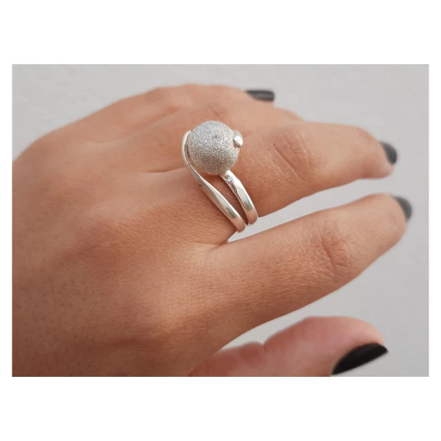Anillo de plata bolita esmerilada