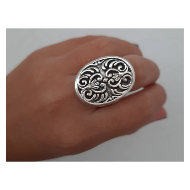Anillo de plata inflada arabescos