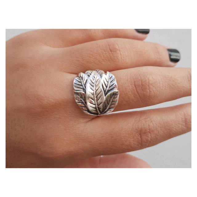 Anillo de plata hojas