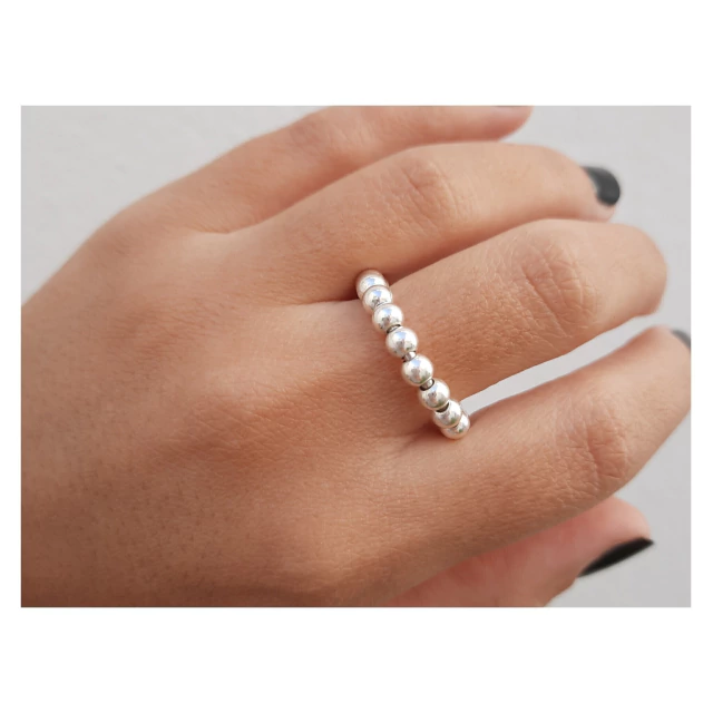 Anillo de plata bolitas