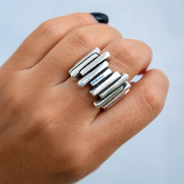 Anillo de plata inflada barras