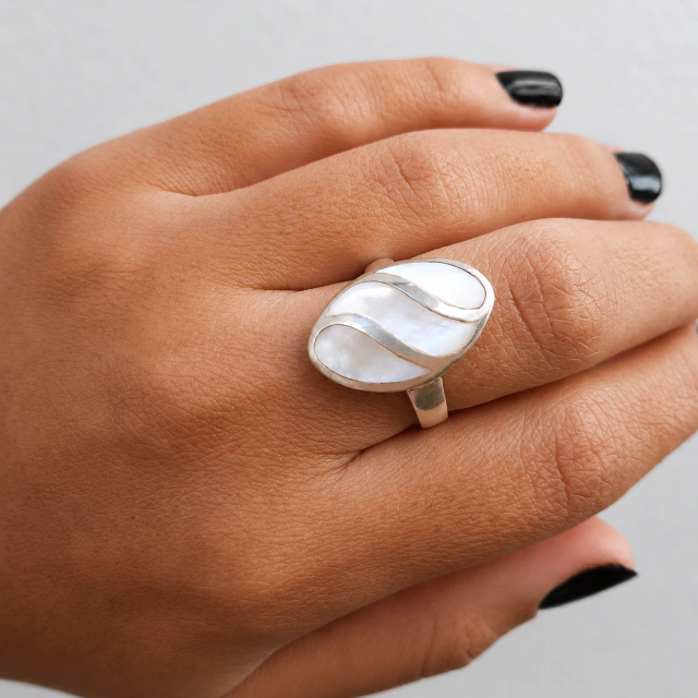 Anillo de plata nácar ovalo
