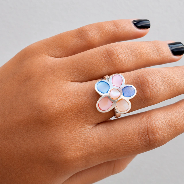 Anillo de plata y nácar flor