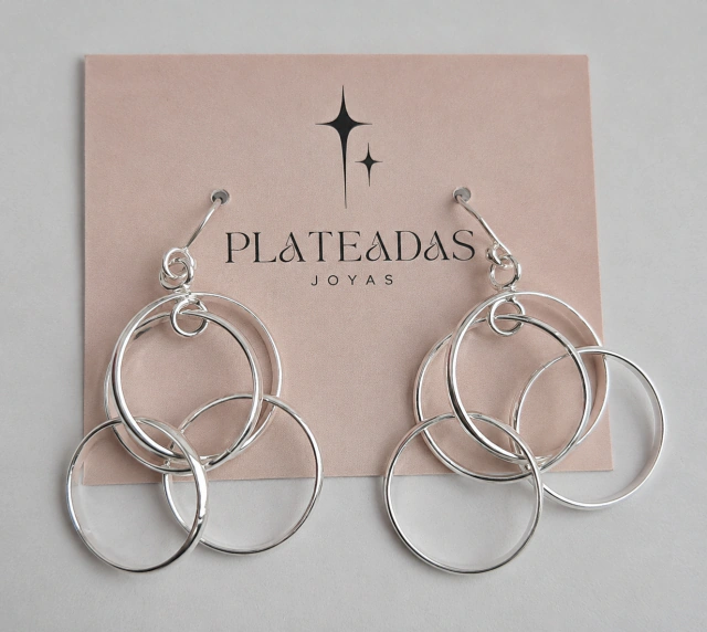 Aros de plata geometrico