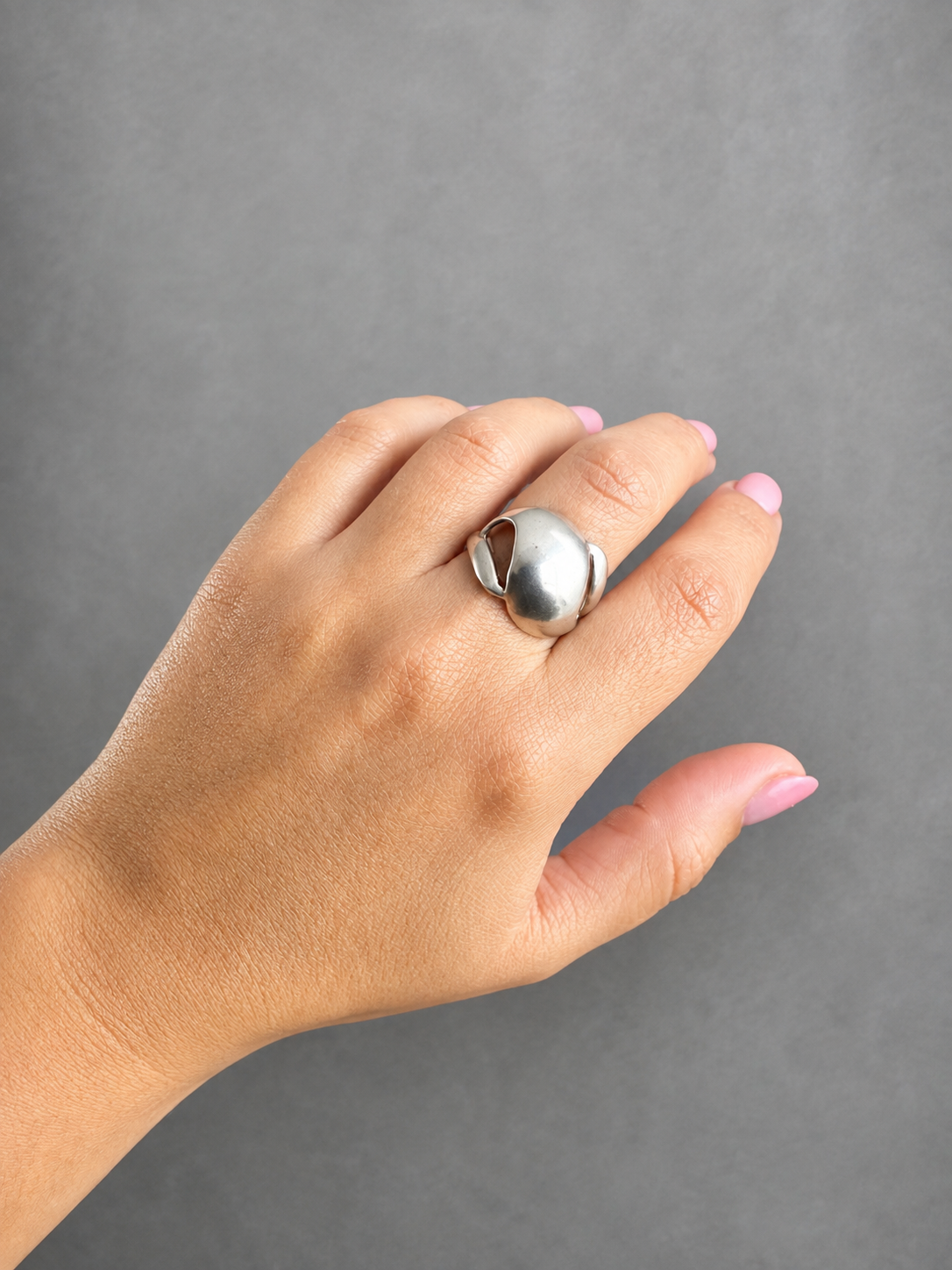 Anillo de plata diseño media esfera
