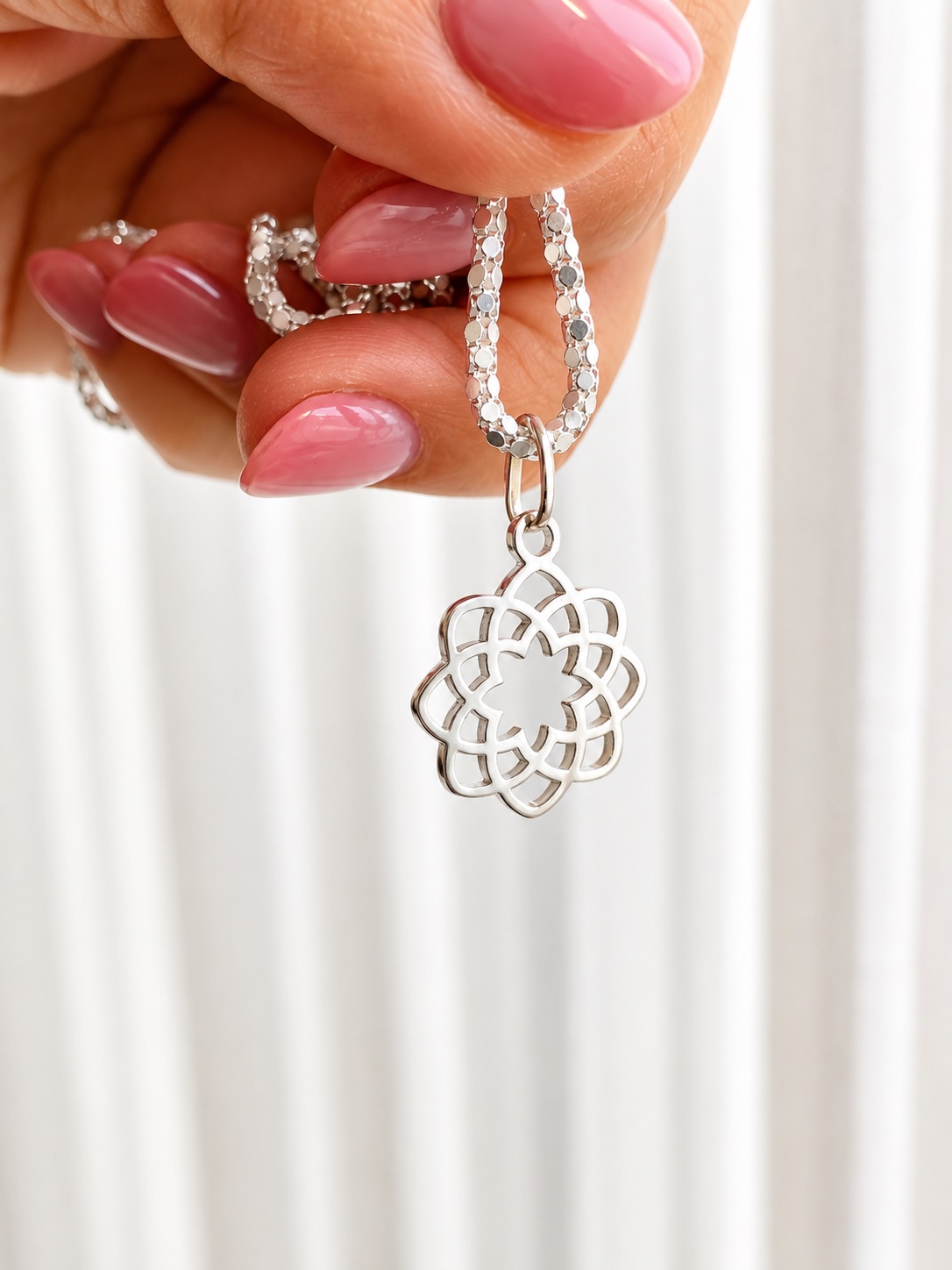 Dije de plata flor 