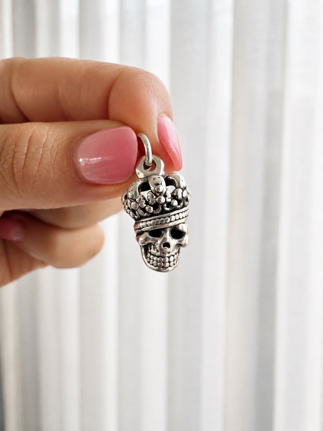 Dije de plata calavera inflada