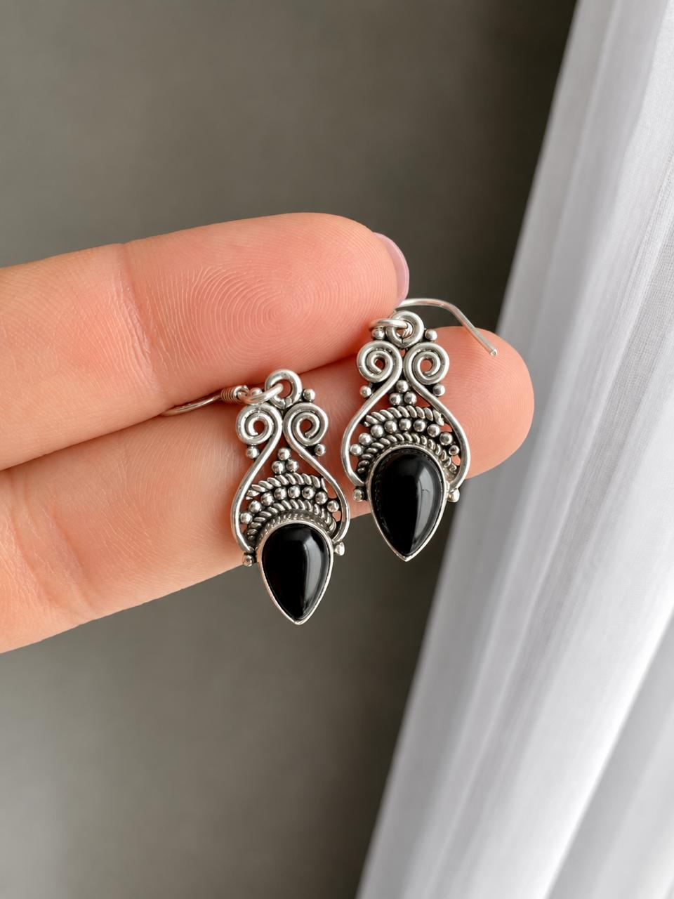 Aros de plata colgantes de piedra natural ónix — foto 2