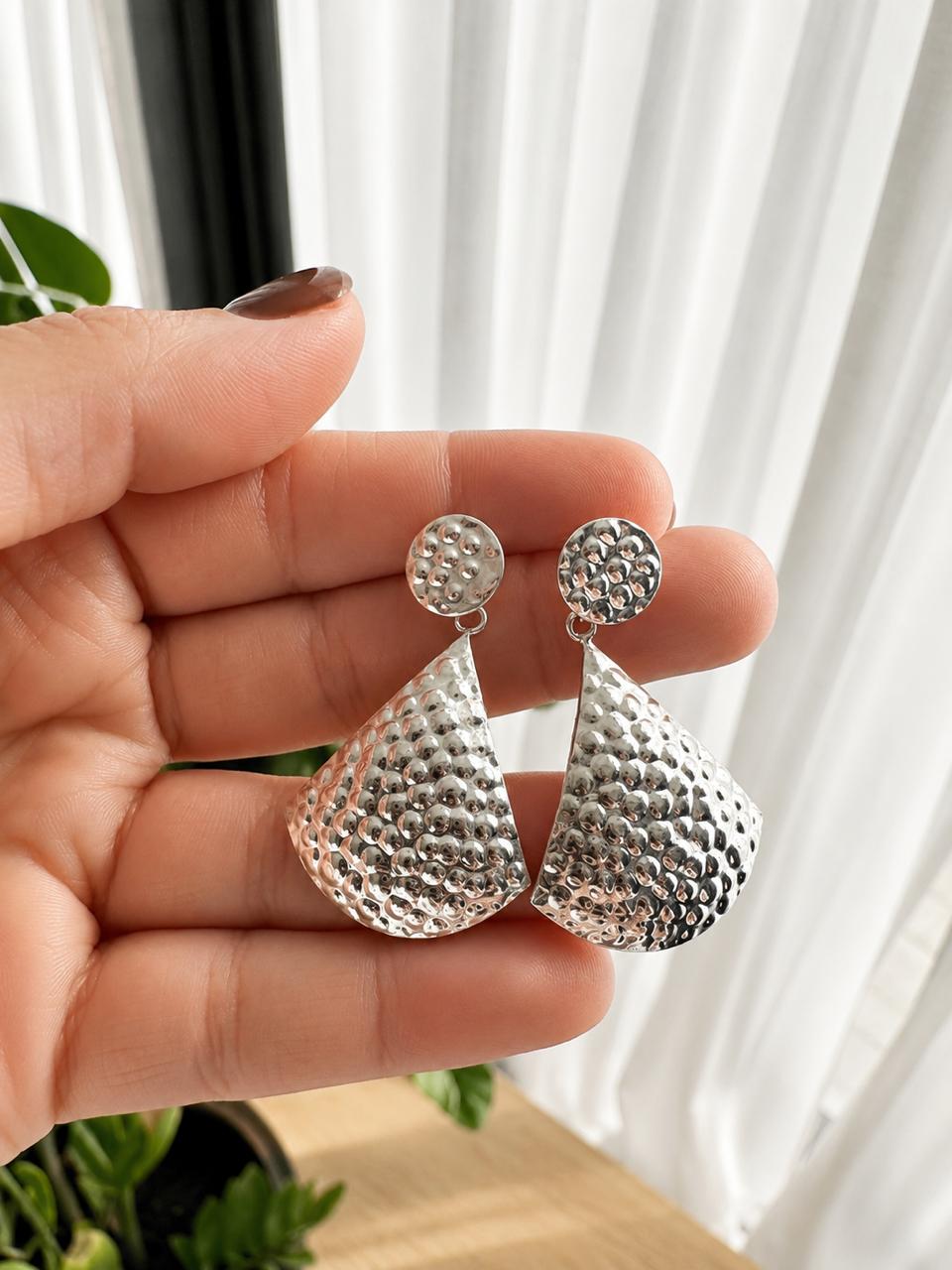 Aros de plata colgante textura circular — foto 2