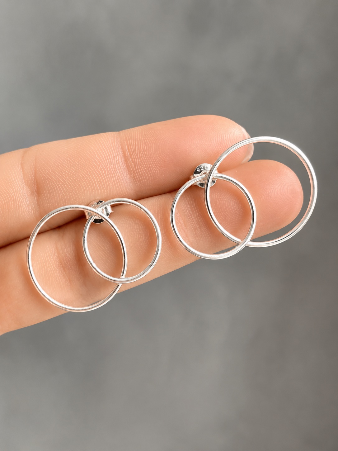 Aros de plata doble circulo minimalista