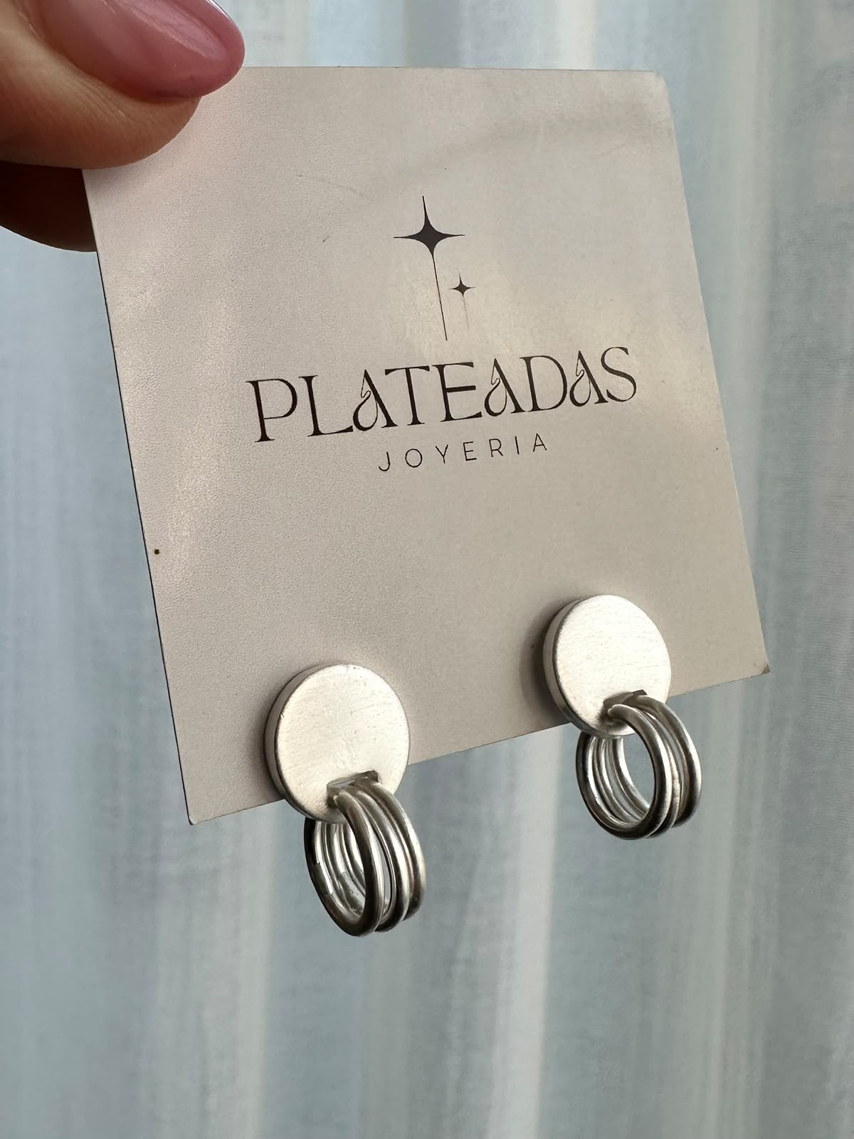 Aros de plata circular con argollitas 