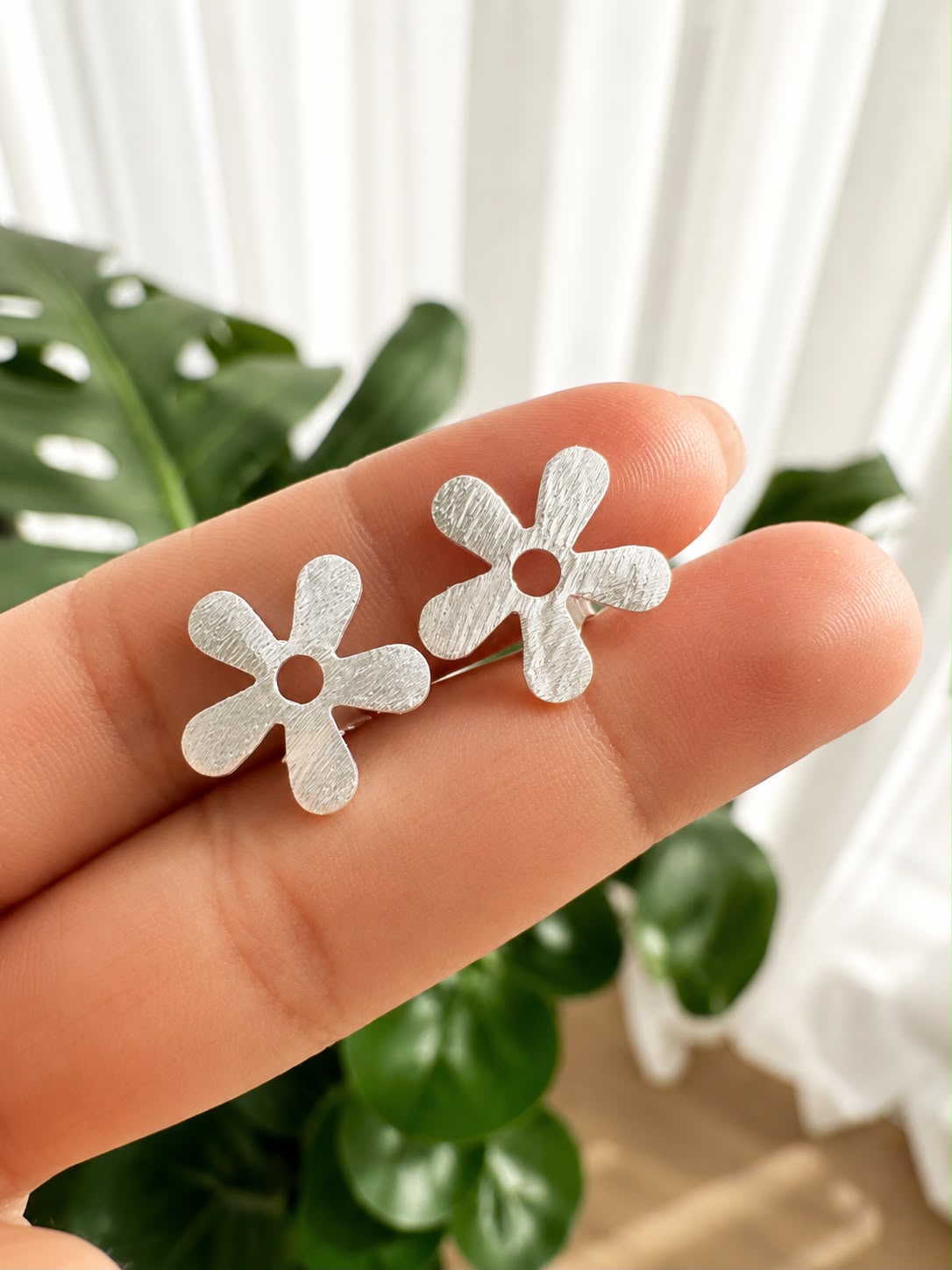 Aros de plata flor labrada — foto 2