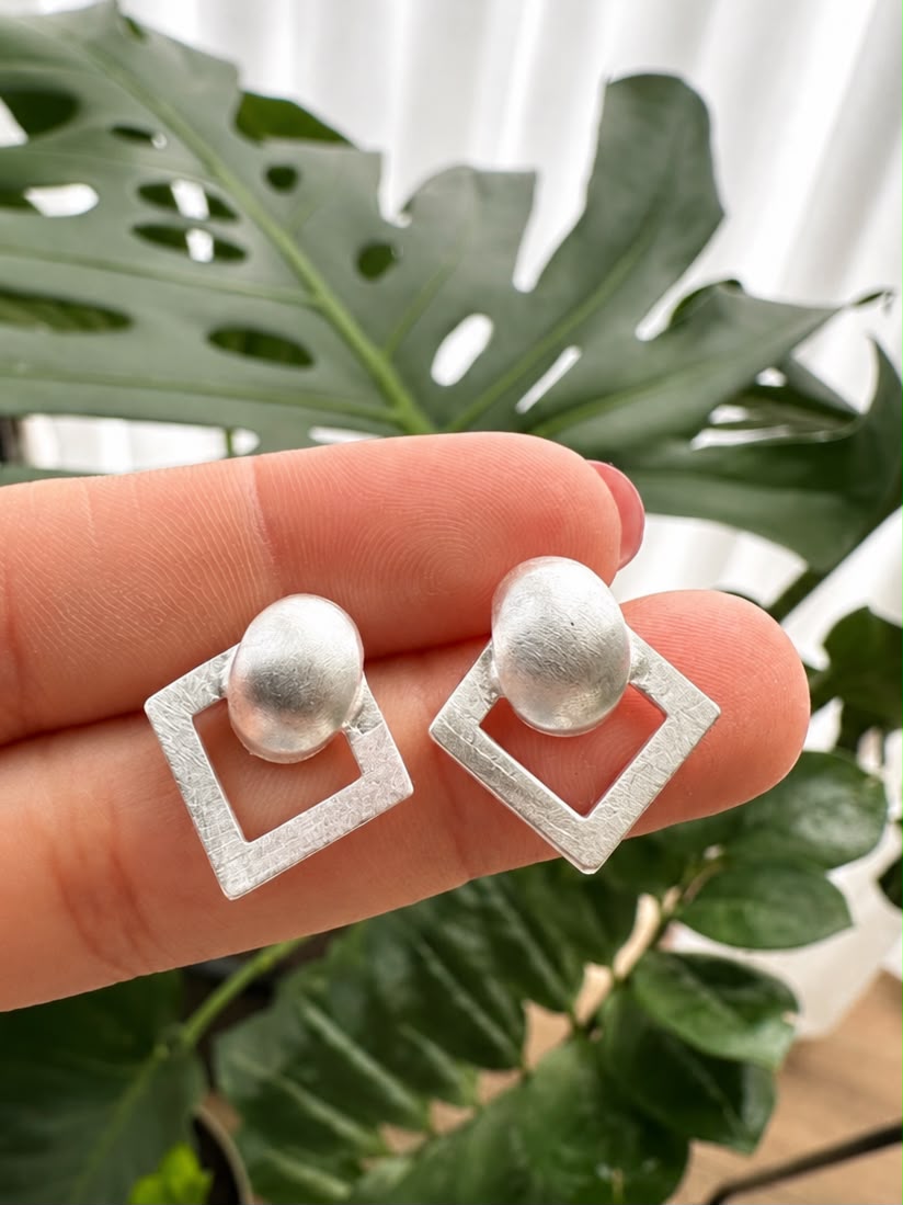 Aros de plata labrada rombo 