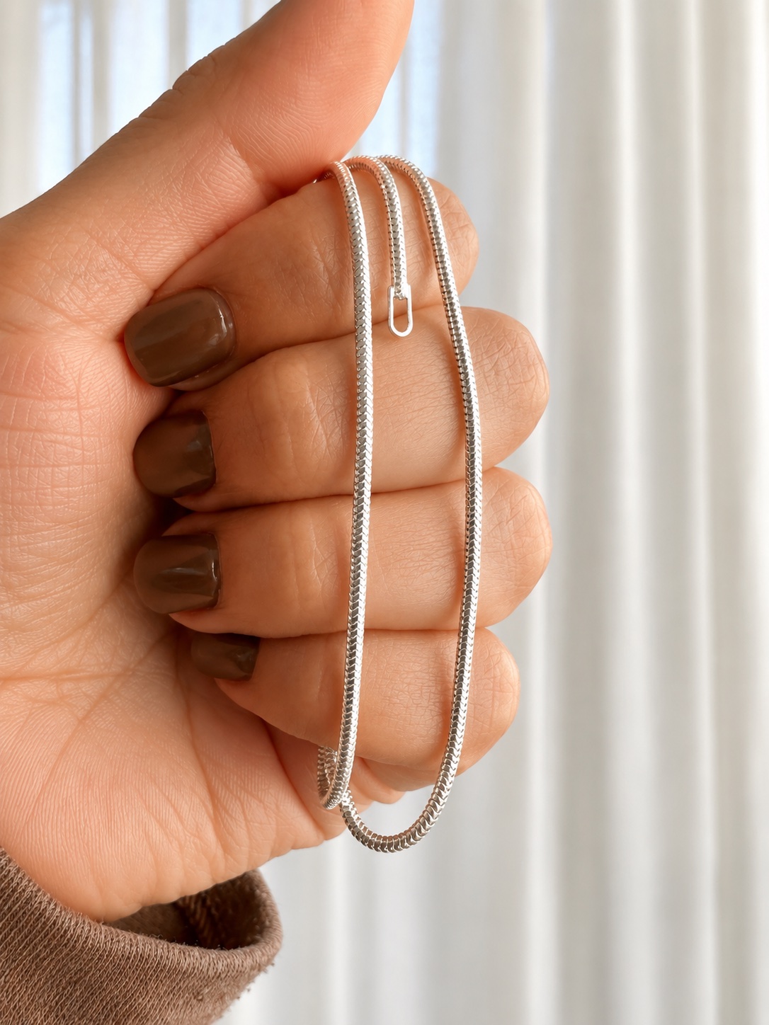 Cadena de plata semirígida