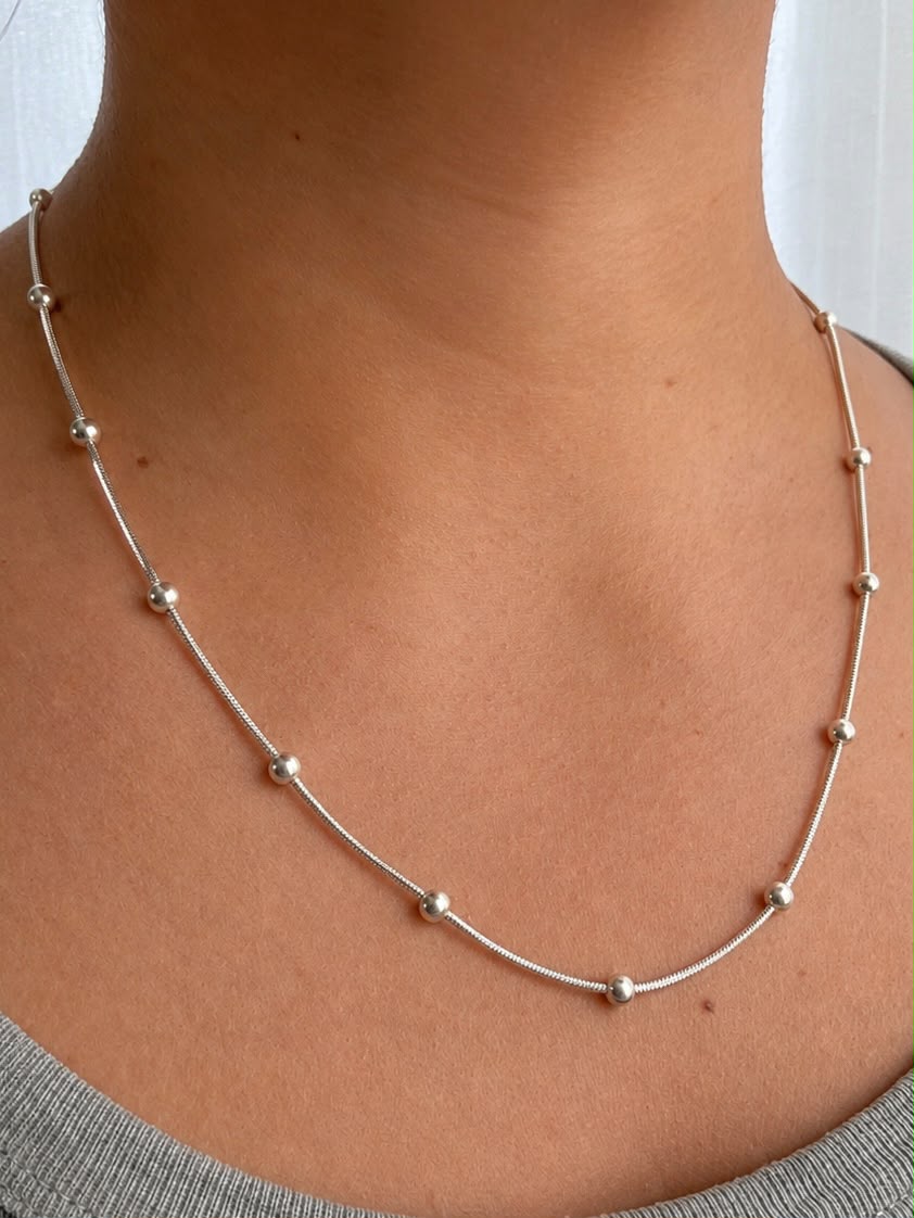 Cadena de plata bolitas 