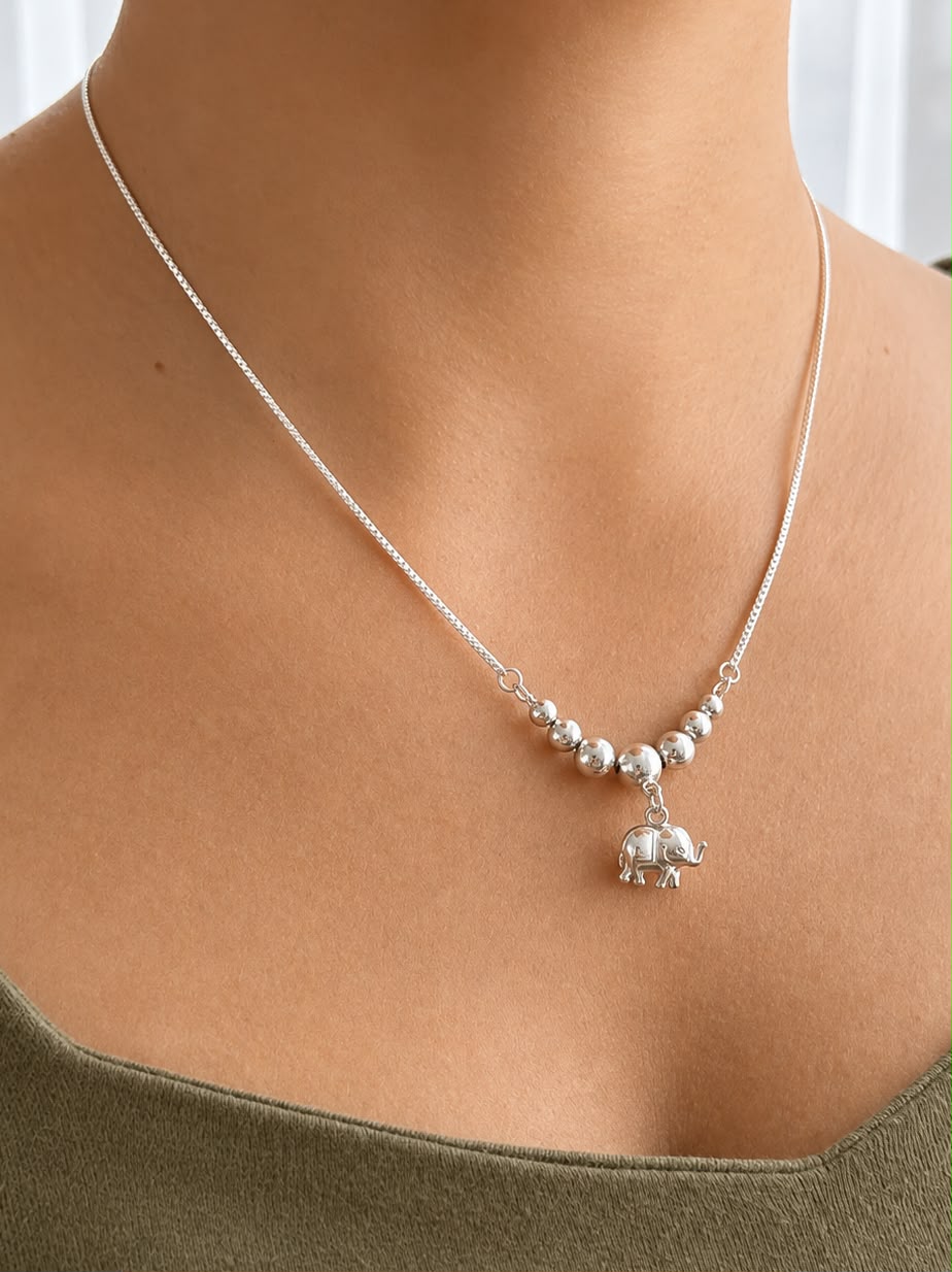 Cadena de plata con bolitas y dije elefante
