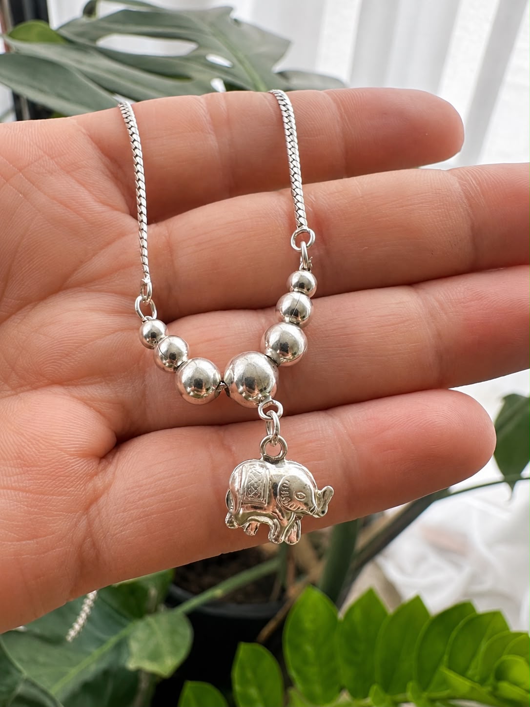 Cadena de plata con bolitas y dije elefante — foto 2