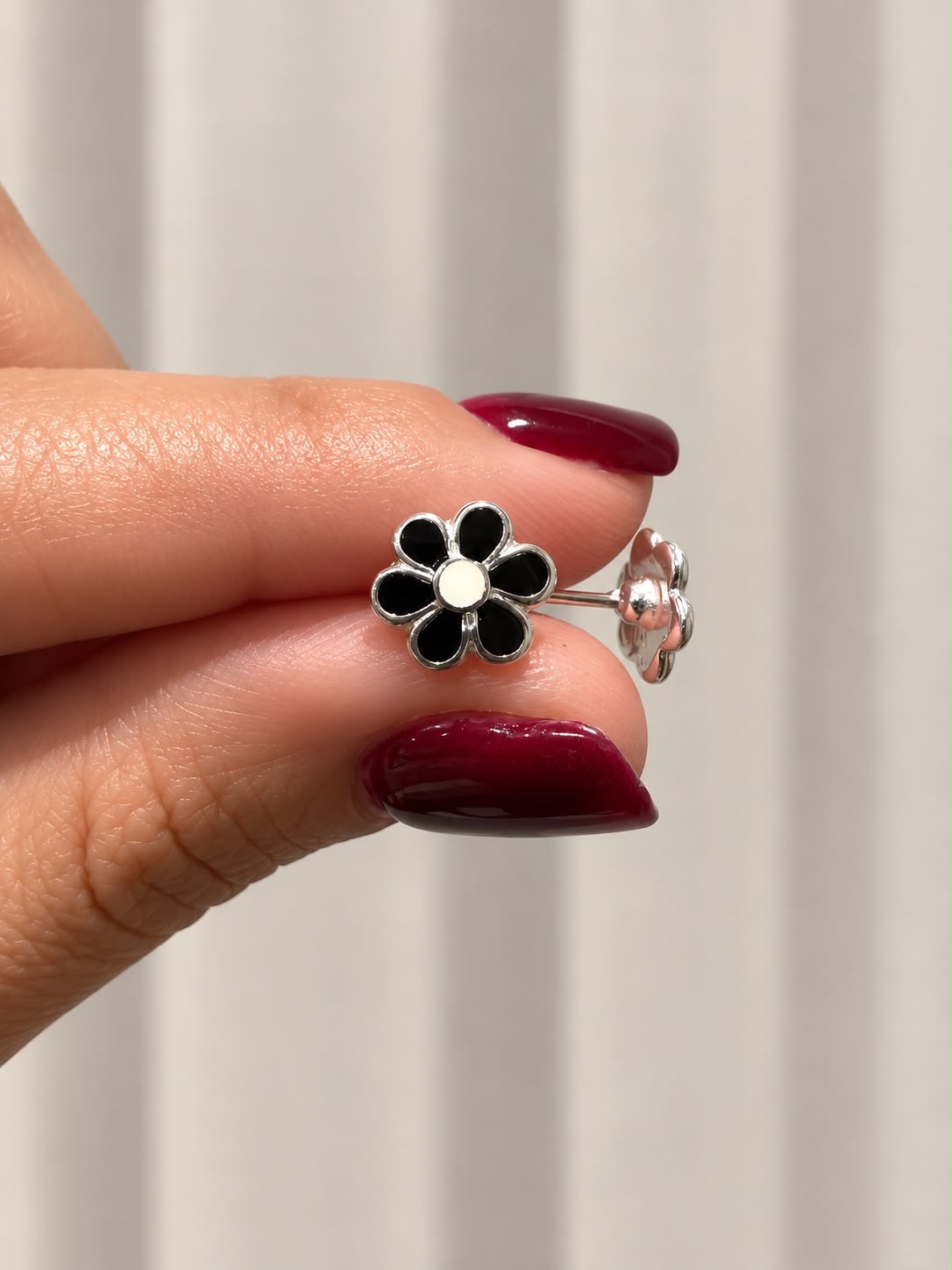 Aro de plata abridor flor negra 