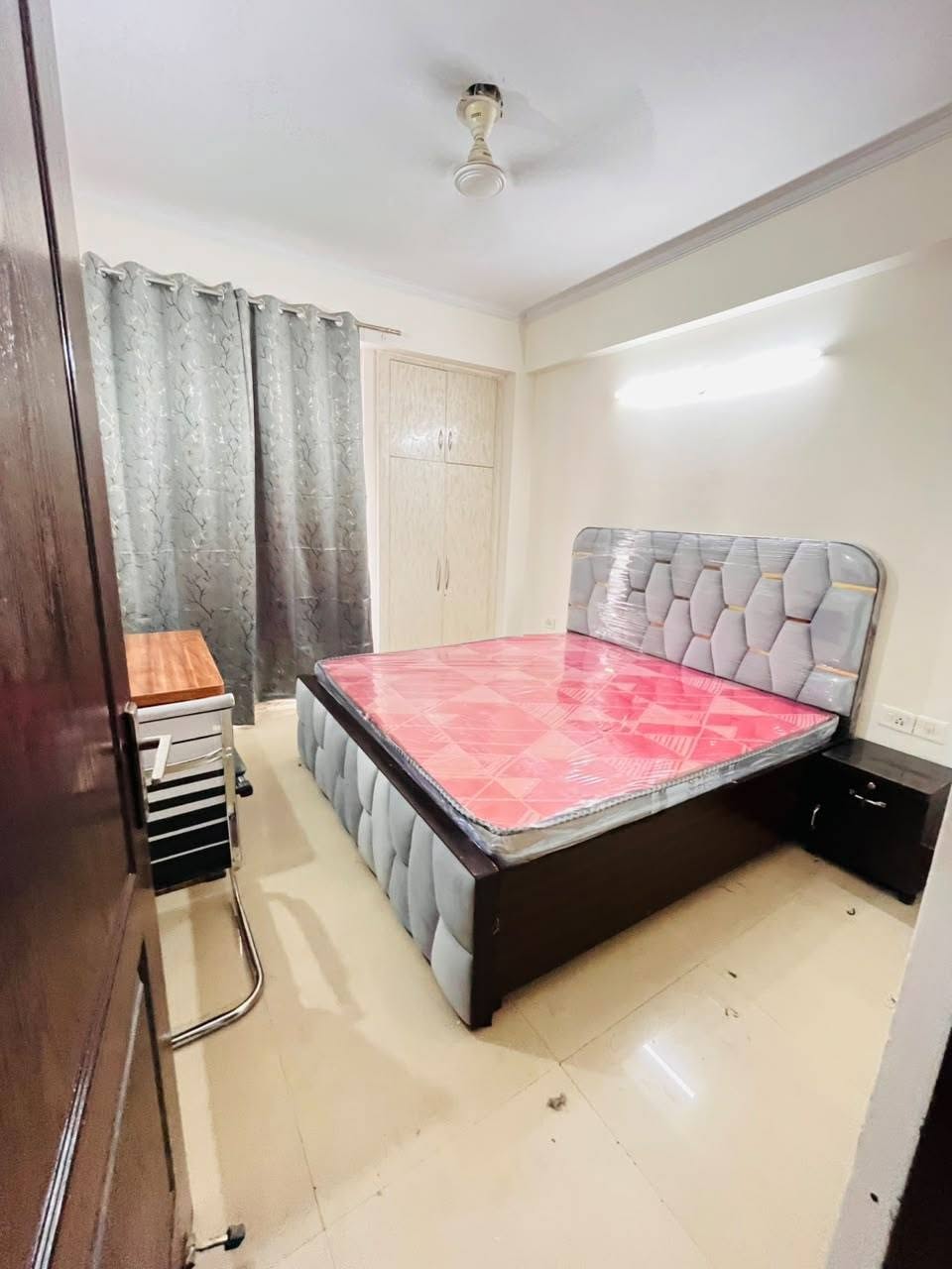 1 Room in 3 BHK Flat Gardenia Glory Sector 46 Noida