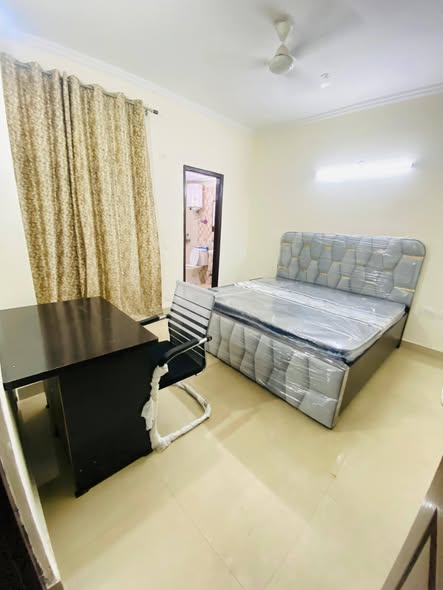 1 Room 3 BHK Flat Noida Sector 76