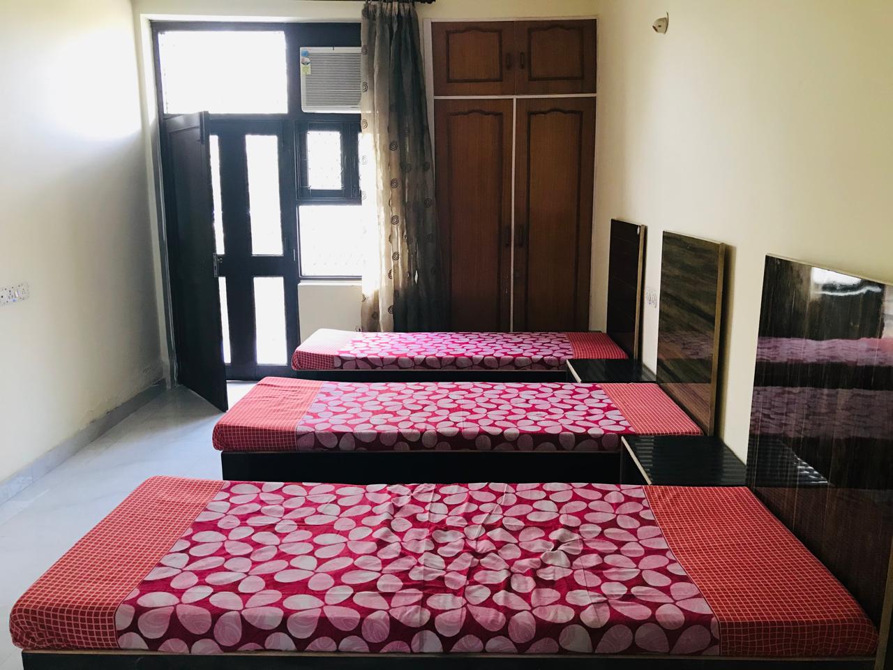 Glorious PG Noida Sector 62