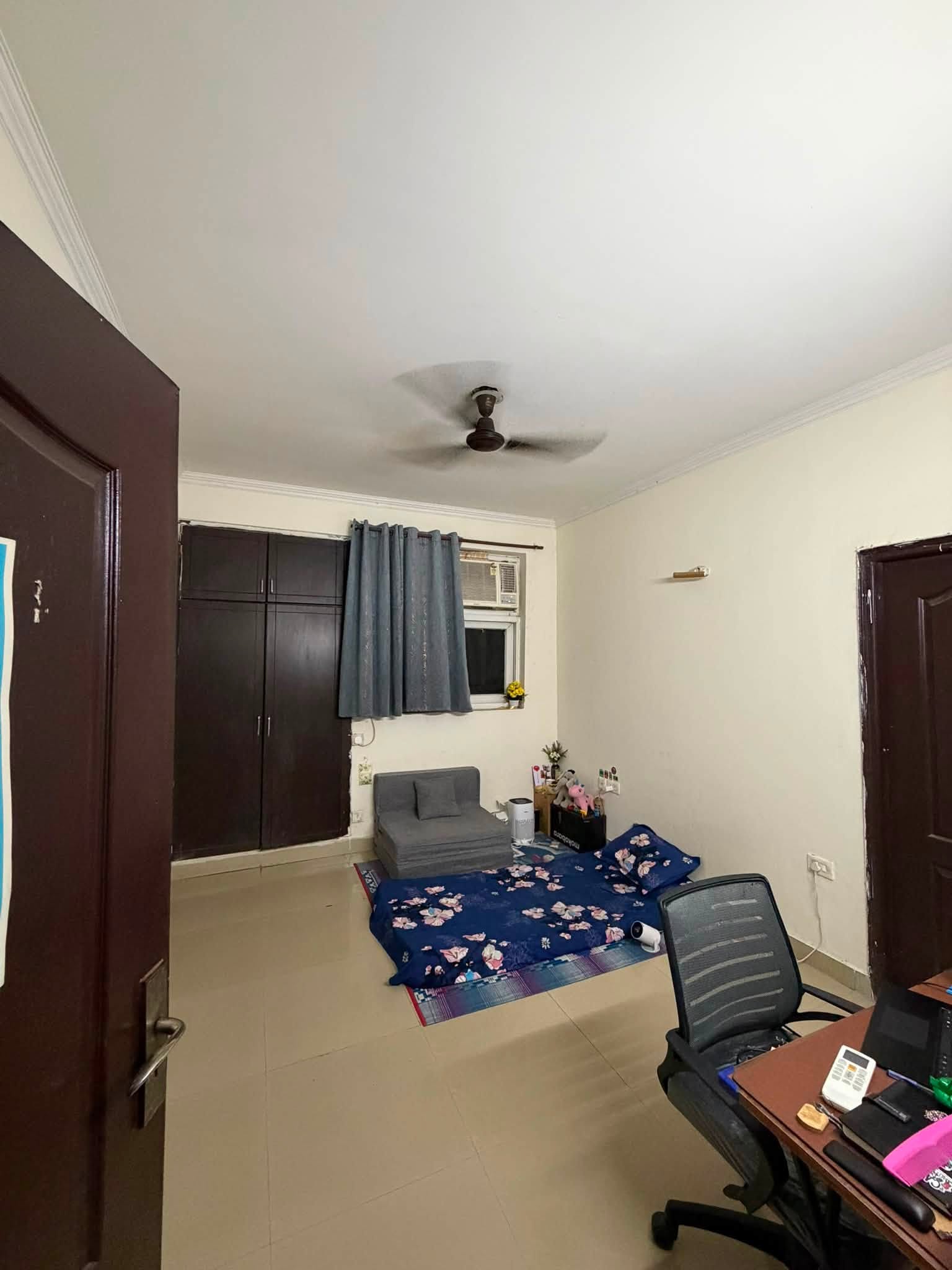 1 Room 3 BHK Flat Noida Sector 76